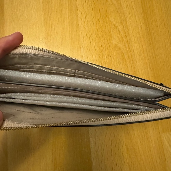 Michael Kors Love Clutch NWOT - Picture 4 of 4